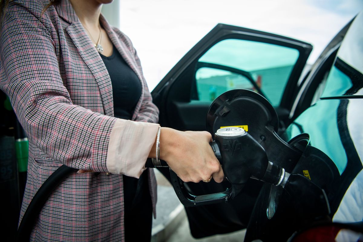 Prix du carburant à Meyzieu : où faire le plein moins cher pour le pont du 8 mai ?