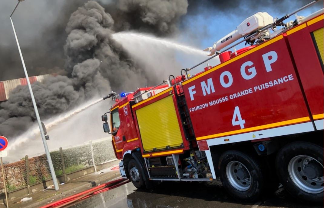 Un incendie se déclare dans une entreprise de Meyzieu, le feu rapidement maîtrisé