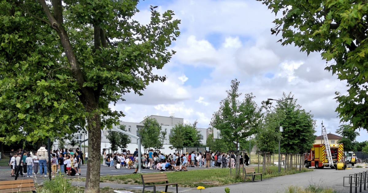 Des pompiers en exercice à l'école Marie-Curie de Meyzieu