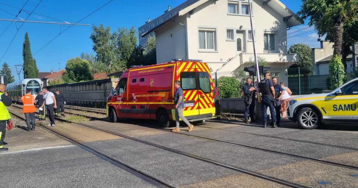 Un jeune homme gravement blessé après avoir percuté un tramway à Meyzieu
